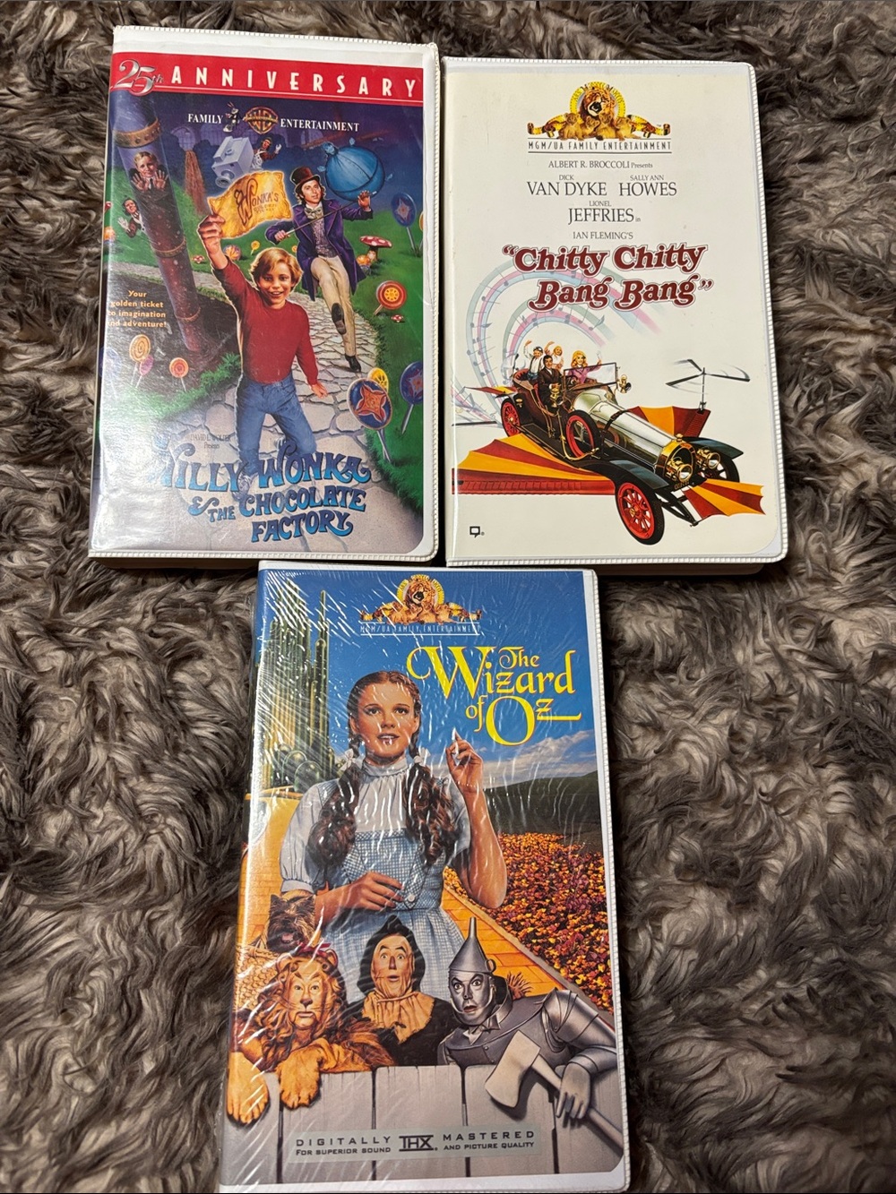 LOT OF 3 Vintage Family Musical VHS Clamshell Wizard Of Oz Willy Wonka Chitty